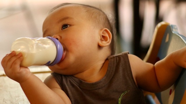 bai-viet/be-bi-suy-dinh-duong-nen-uong-sua-gi-de-phat-trien-tot-nhat-1.html