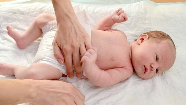 bai-viet/be-di-ngoai-co-soi-mau-do-nguyen-nhan-gi-va-dieu-tri-ra-sao.html