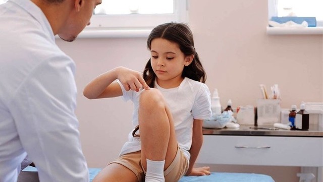 bai-viet/benh-viem-khop-thieu-nien-tu-phat-la-gi.html