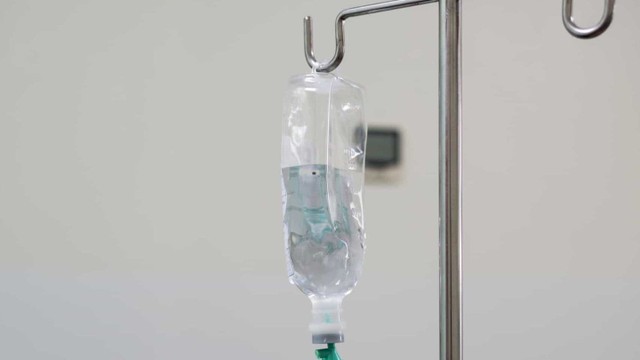 bai-viet/bi-suy-nhuoc-co-the-co-nen-truyen-nuoc-khong-bien-chung-nguy-hiem-khi-truyen-dich.html