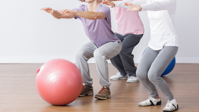 bai-viet/bi-thoai-hoa-khop-goi-nen-tap-gi-10-bai-tap-nen-can-nhac.html