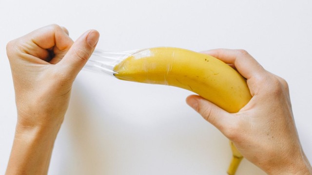 bai-viet/bi-tuot-bao-cao-su-khi-rut-ra-co-thai-khong.html