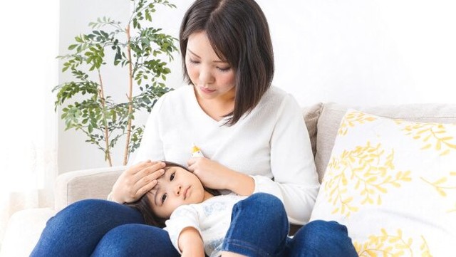 bai-viet/bo-me-hay-de-con-duoc-om-de-he-mien-dich-cua-tre-phat-trien.html