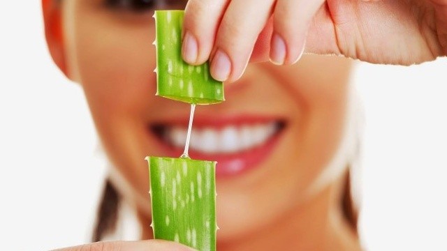 bai-viet/giai-dap-thac-mac-boi-gel-nha-dam-len-mat-de-qua-dem-duoc-khong.html