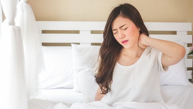 bai-viet/nhan-biet-trieu-chung-cua-thoai-hoa-dot-song-co-de-dieu-tri-som.html