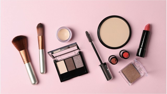 bai-viet/cac-buoc-makeup-don-gian-cho-nguoi-moi-tap.html