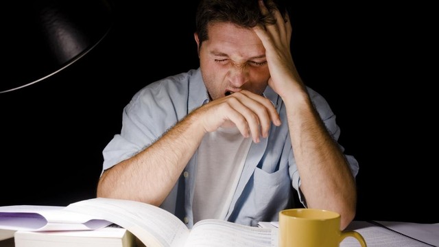 bai-viet/cac-cach-giup-ban-thuc-khuya-an-toan-cho-suc-khoe.html