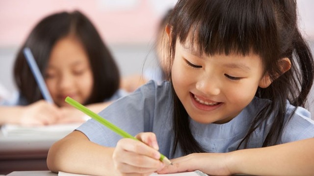 bai-viet/lam-the-nao-de-day-tre-cach-cam-but-dung-67424.html