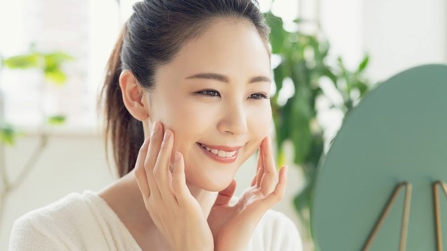 bai-viet/cach-cham-soc-da-mat-vao-mua-he-don-gian-tai-nha.html