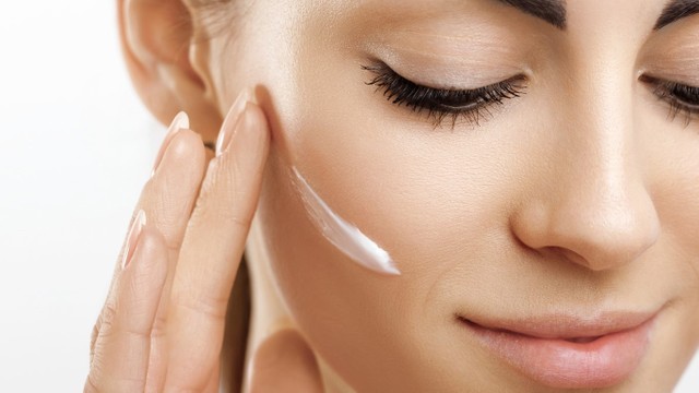 bai-viet/cach-chon-kem-duong-am-chong-lao-hoa-cho-da-dau-hieu-qua-52442.html