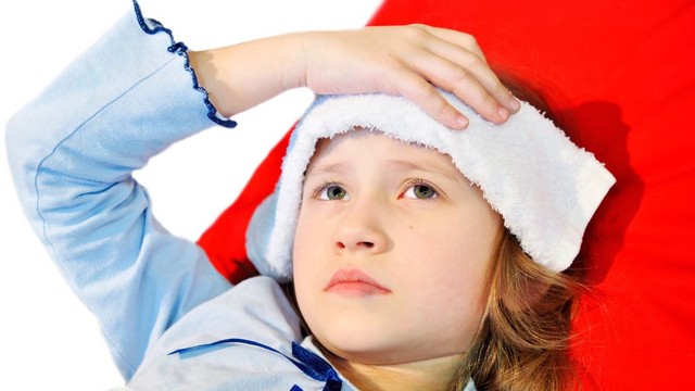 bai-viet/cach-chuom-am-cho-tre-sot-va-nhung-luu-y-khi-cham-tre.html