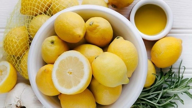 bai-viet/cach-duong-da-tay-bang-chanh-don-gian-hieu-qua-tai-nha.html