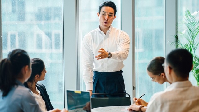 bai-viet/cach-giu-binh-tinh-truoc-dam-dong.html