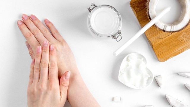 bai-viet/cach-khac-phuc-da-tay-kho-nut-ne-vao-mua-dong-cac-nang-nen-thu-ngay-61224.html