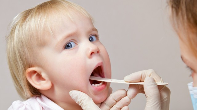 bai-viet/cach-phan-biet-dau-hieu-tre-sot-moc-rang-voi-sot-thong-thuong.html