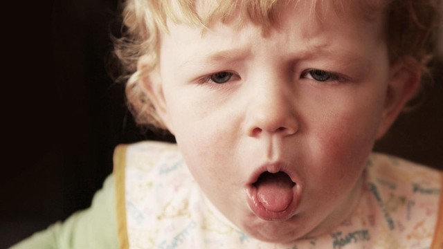 bai-viet/cach-tri-ho-cho-tre-so-sinh-an-toan-va-hieu-qua-cac-me-can-biet.html