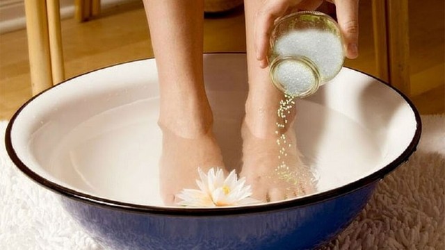 bai-viet/cach-tri-mo-hoi-tay-chan-bang-muoi-don-gian-de-thuc-hien-62994.html