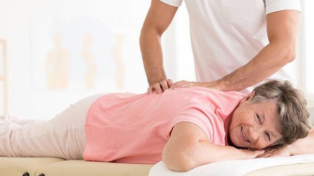 bai-viet/cach-xoa-bop-cho-nguoi-bi-tai-bien-hieu-qua-tai-nha.html