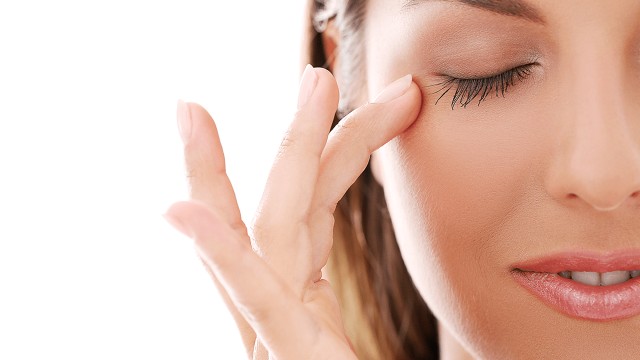 bai-viet/cach-xu-ly-mat-bi-sup-mi-sau-khi-ngu-day-don-gian-va-hieu-qua-63844.html