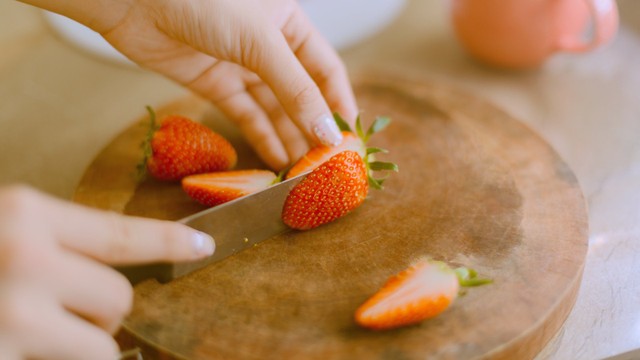 bai-viet/canh-bao-tinh-trang-ngu-day-mo-mat-thay-mau-vang-67921.html