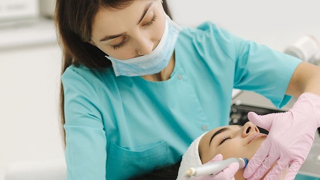 bai-viet/cay-phan-trang-da-co-hieu-qua-khong-co-anh-huong-xau-toi-da-khong-49878.html