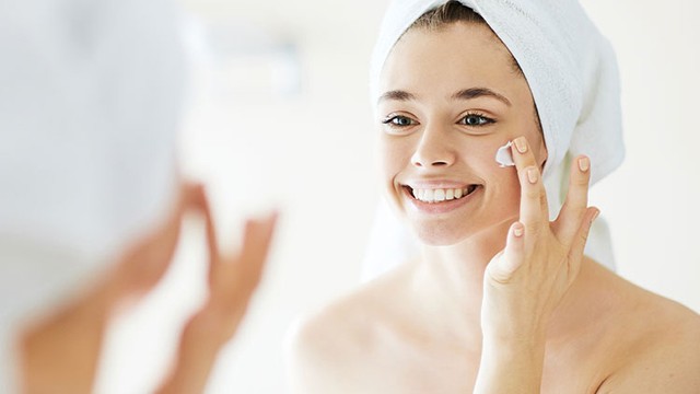 bai-viet/cham-soc-da-kho-mua-dong-the-nao-de-co-lan-da-am-min-khong-bong-troc.html