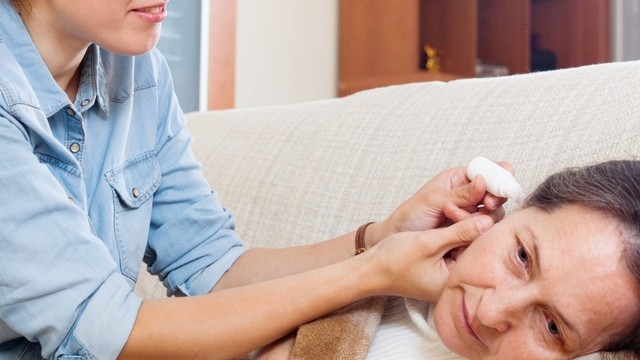 bai-viet/cham-soc-tai-hieu-qua-hon-voi-dung-dich-nho-tai-otosan-natural-ear-drops.html