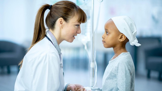 bai-viet/cham-soc-theo-doi-sau-dieu-tri-u-te-bao-than-kinh-dem-than-nao-o-tre-em-61261.html