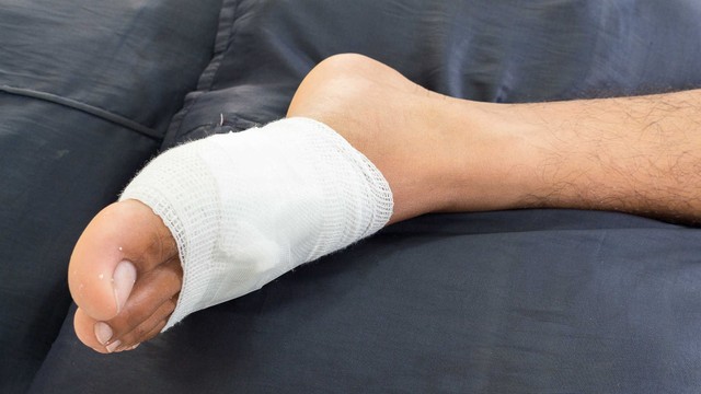 bai-viet/thac-mac-co-nen-bang-vet-thuong-khi-ngu-hay-khong-61281.html