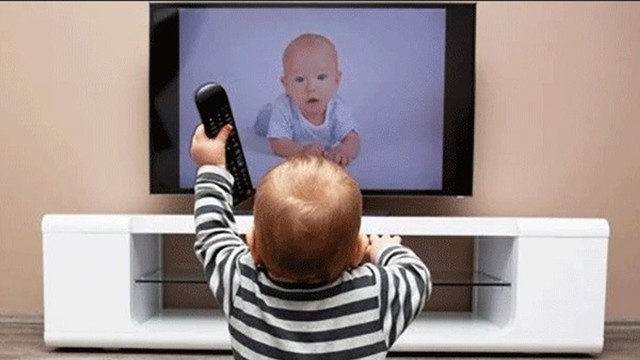 bai-viet/co-nen-cho-tre-3-thang-tuoi-xem-tivi-khong-cach-cho-tre-xem-tivi-dung-cach.html