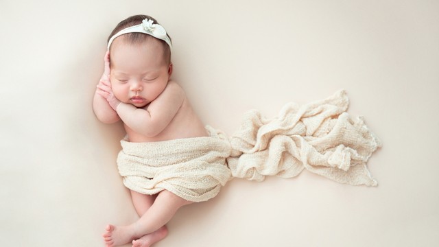 bai-viet/co-nen-tay-giun-cho-tre-duoi-1-tuoi-khong-cac-luu-y-quan-trong-cho-bo-me.html