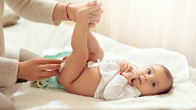 bai-viet/co-nen-thay-ta-khi-con-dang-ngu-khong-huong-dan-cach-thay-ta-dung-cach.html