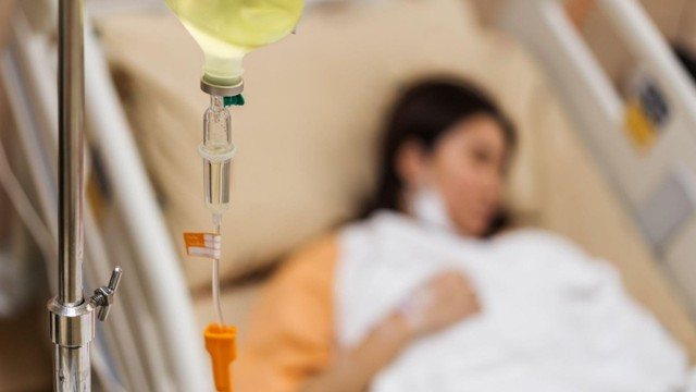 bai-viet/co-nen-truyen-dam-sua-cho-benh-nhan-ung-thu-khong-72352.html