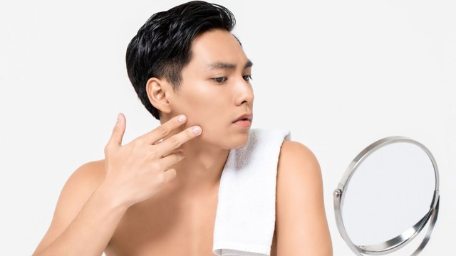 bai-viet/con-trai-co-nen-dung-kem-duong-da-cach-duong-da-phu-hop-voi-con-trai.html