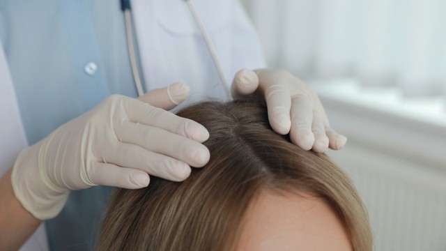 bai-viet/da-dau-bi-chay-nuoc-vang-sau-khi-nhuom-toc-co-nguy-hiem-khong.html