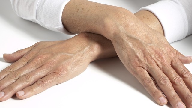 bai-viet/da-tay-bi-lao-hoa-som-phai-lam-sao-50980.html