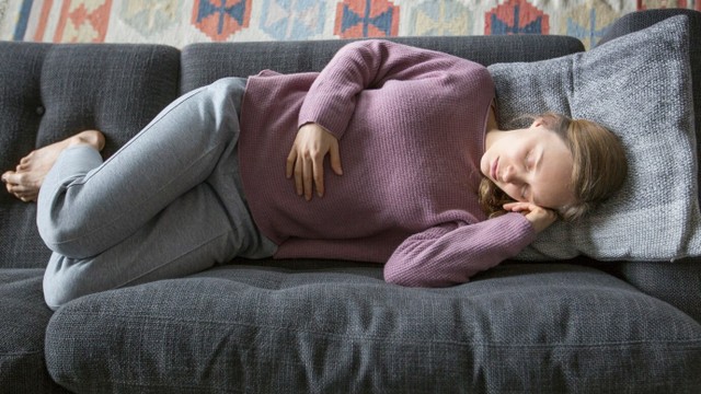 bai-viet/dau-bung-duoi-khi-mang-thai-thang-thu-2-lam-sao-han-che.html