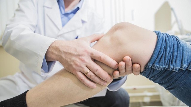 bai-viet/dau-goi-cu-lac-la-gi-cach-khac-phuc-bang-mot-so-bai-tap.html