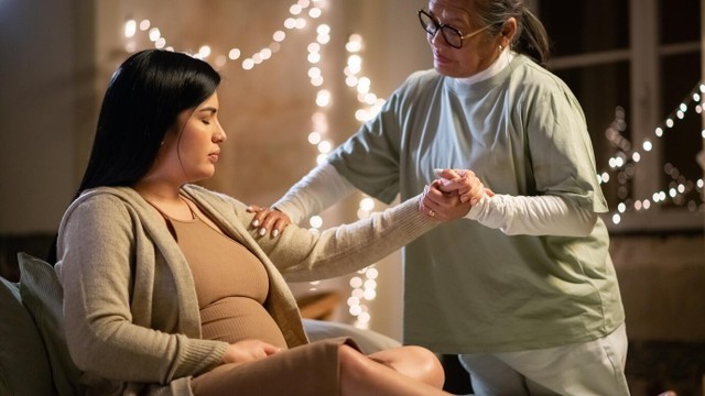 bai-viet/dau-hieu-em-be-dap-nhieu-co-phai-sap-sinh-khong.html