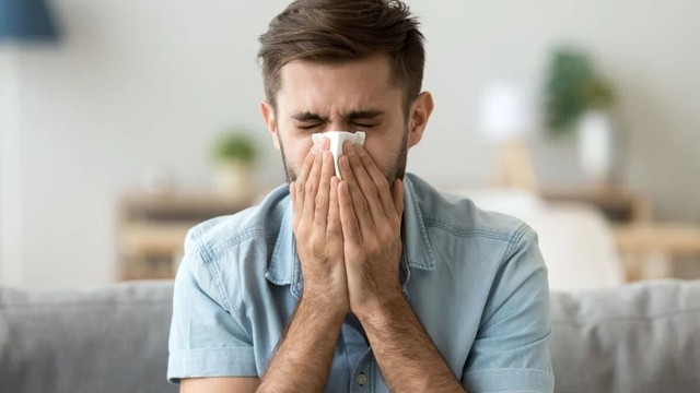 bai-viet/dau-hieu-nhan-biet-ban-bi-viem-mui-di-ung-mua-he.html