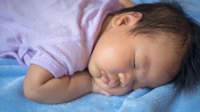 bai-viet/dau-hieu-nhan-biet-tre-so-sinh-1-thang-tuoi-bi-cam-lanh-va-cach-xu-tri-an-toan-tai-nha.html