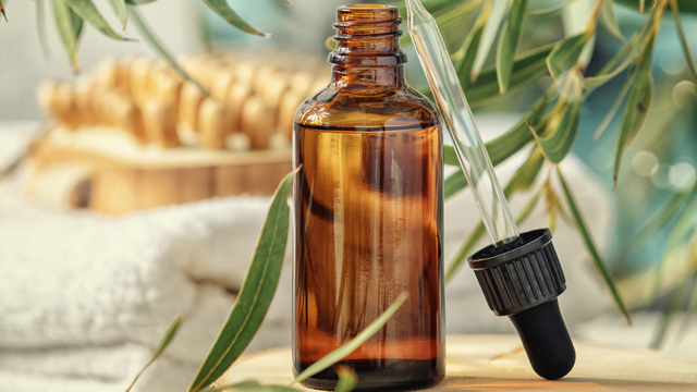 bai-viet/dau-tram-dinh-vao-mat-tre-co-sao-khong-cach-xu-ly-khi-bi-dau-tram-dinh-vao-mat.html