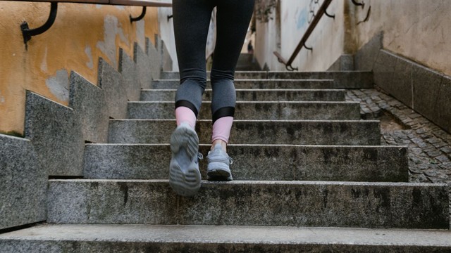 bai-viet/di-cau-thang-bo-co-tac-dung-gi-cach-di-cau-thang-bo-tot-cho-suc-khoe.html