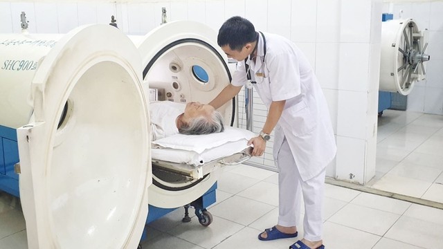 bai-viet/dieu-tri-oxy-bang-khi-ap-hyperbaric-va-nhung-dieu-ban-can-biet.html