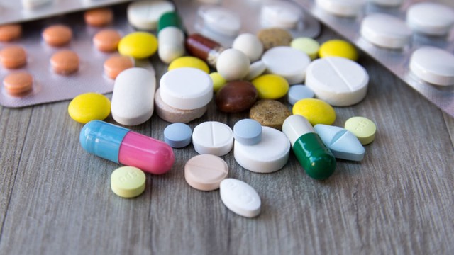 bai-viet/dieu-tri-thoai-hoa-dot-song-co-uong-thuoc-gi-52021.html