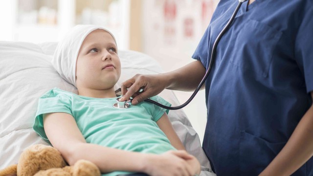 bai-viet/dieu-tri-ung-thu-o-tre-em-va-tac-dung-phu-53792.html