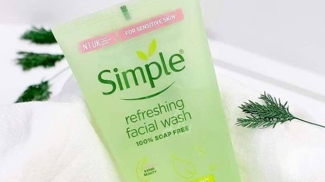 bai-viet/do-p-h-cua-sua-rua-mat-simple-co-an-toan-cho-da-khong.html