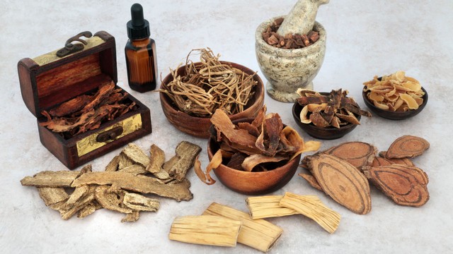 bai-viet/nguyen-lieu-kham-chua-benh-dong-y-la-gi-cac-loi-ich-cua-kham-benh-dong-y.html