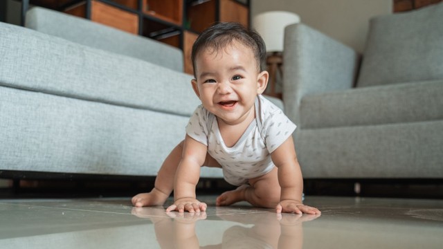 bai-viet/giai-dap-thac-mac-em-be-biet-bo-truoc-hay-ngoi-truoc.html