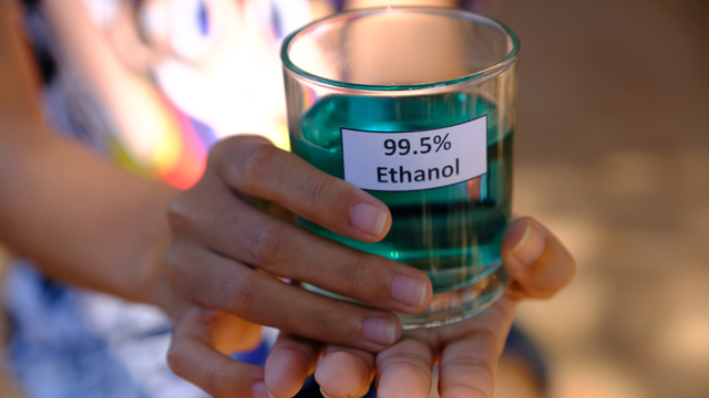 bai-viet/etanol-la-gi-ung-dung-tac-hai-va-cach-dung-an-toan-trong-doi-song.html